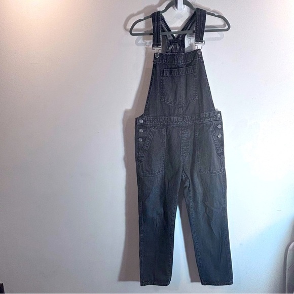 GAP Sz M Women's Washe Out Black Denim Overalls Patch Pockets Ankle Length Denim - Picture 2 of 10